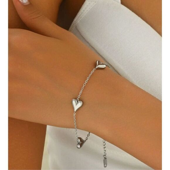 Silver Heart Bracelet - Picture 4 of 9